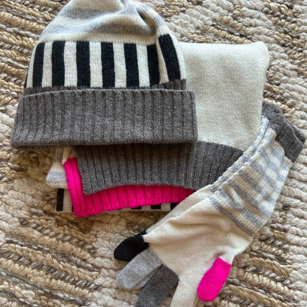 Matching PAUL SMITH Hat Scarf & Gloves